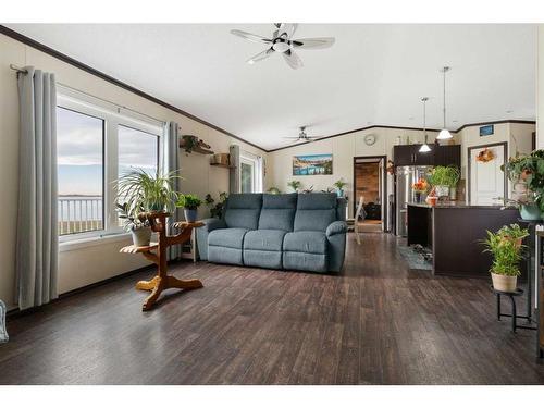 #654-22113 Township Road 440, Rural Camrose County, AB - Indoor Photo Showing Living Room