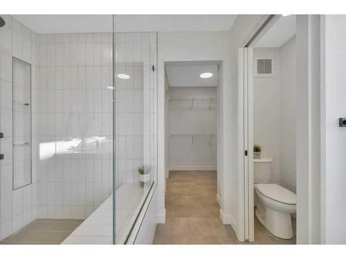 5 Vincent Gate, Sylvan Lake, AB - Indoor Photo Showing Bathroom