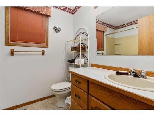 6520 49 Avenue, Camrose, AB - Indoor Photo Showing Bathroom