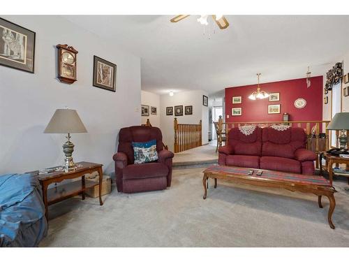 6520 49 Avenue, Camrose, AB - Indoor Photo Showing Living Room