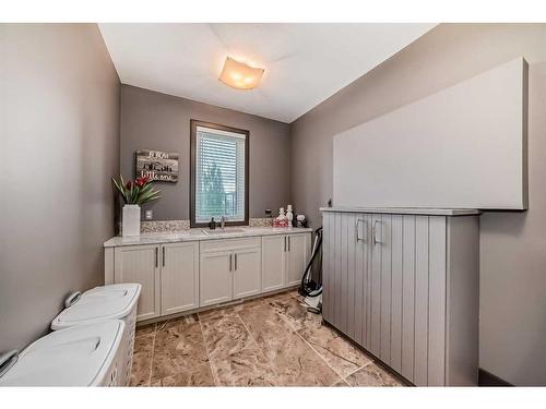 81 Regatta Way, Sylvan Lake, AB - Indoor Photo Showing Bathroom