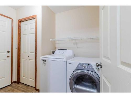 9 Lanterman Close, Red Deer, AB - Indoor Photo Showing Laundry Room