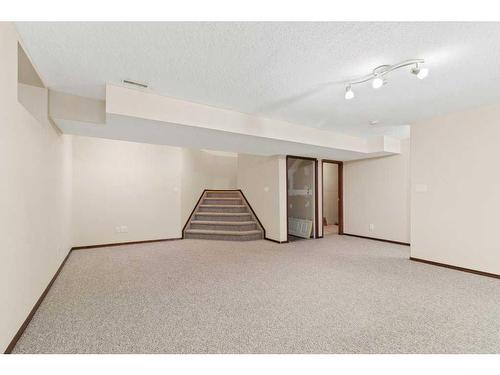 9 Lanterman Close, Red Deer, AB - Indoor Photo Showing Other Room