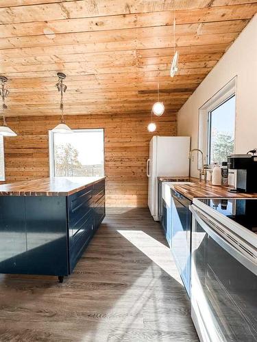 41102 Range Road 18-2, Rural Stettler No. 6, County Of, AB - Indoor Photo Showing Kitchen