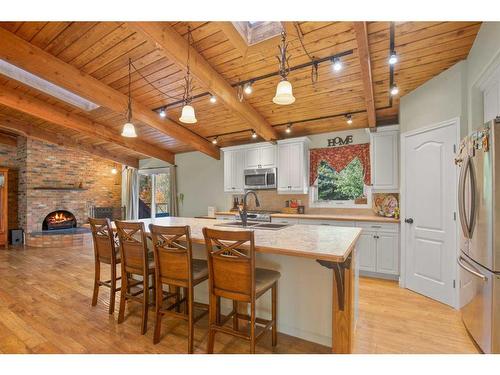 39052 Range Road 270, Rural Red Deer County, AB - Indoor Photo Showing Kitchen