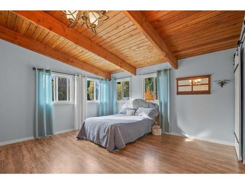 39052 Range Road 270, Rural Red Deer County, AB - Indoor Photo Showing Bedroom