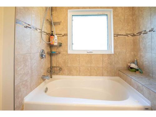 39052 Range Road 270, Rural Red Deer County, AB - Indoor Photo Showing Bathroom