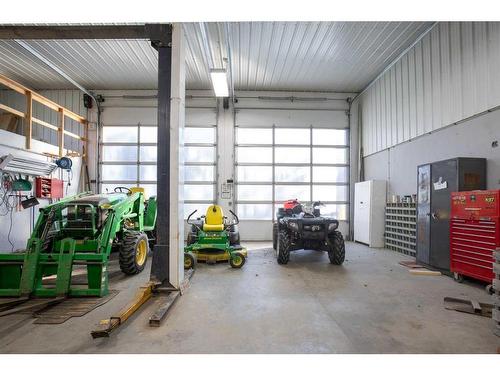 39052 Range Road 270, Rural Red Deer County, AB - Indoor Photo Showing Garage