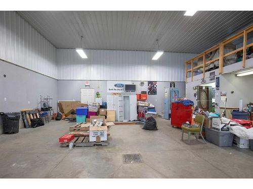 39052 Range Road 270, Rural Red Deer County, AB - Indoor Photo Showing Garage