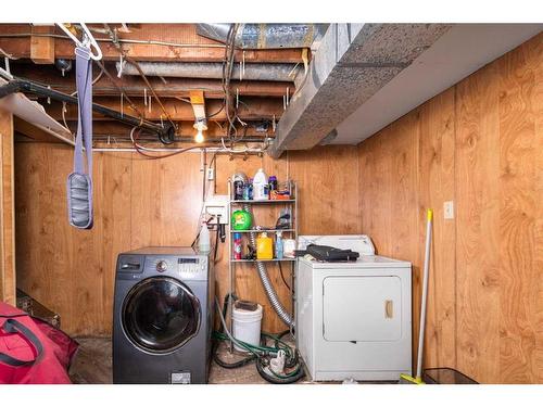 44250 Rr 174, Rosalind, AB - Indoor Photo Showing Laundry Room