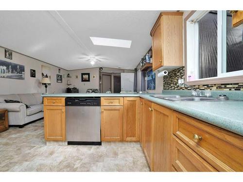 410 Bourbon Avenue, Winfield, AB - Indoor Photo Showing Kitchen With Double Sink