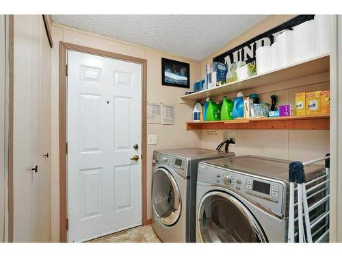 410 Bourbon Avenue, Winfield, AB - Indoor Photo Showing Laundry Room