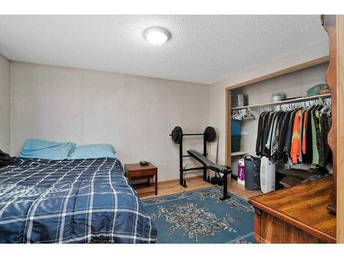 410 Bourbon Avenue, Winfield, AB - Indoor Photo Showing Bedroom