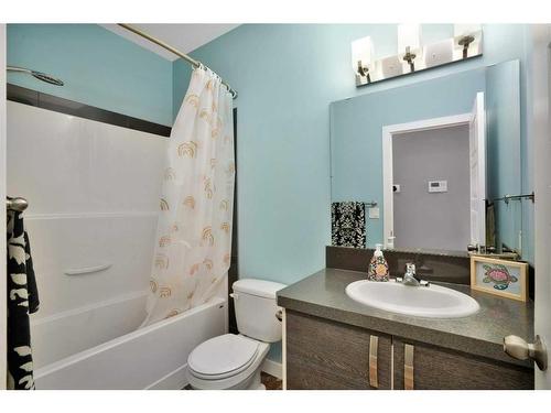 34 Coachman Way, Blackfalds, AB - Indoor Photo Showing Bathroom