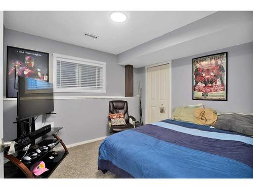 34 Coachman Way, Blackfalds, AB - Indoor Photo Showing Bedroom