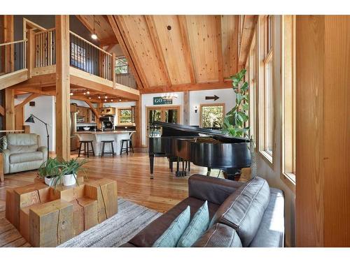 276 Canal Street, Rural Ponoka County, AB - Indoor Photo Showing Living Room