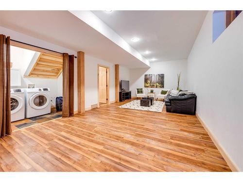 276 Canal Street, Rural Ponoka County, AB - Indoor Photo Showing Laundry Room