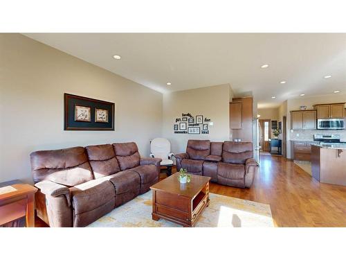 6923 Meadowview Close, Stettler, AB - Indoor Photo Showing Living Room