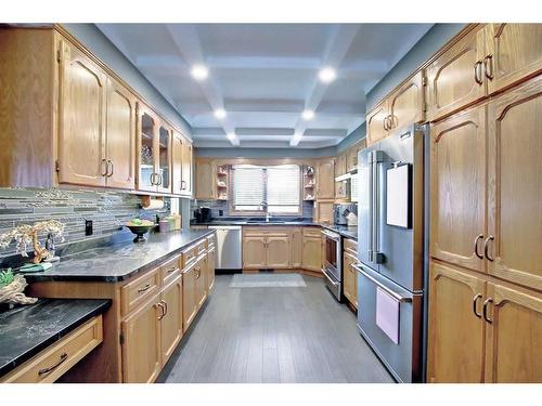 25 Ravenscrag Crescent, Norglenwold, AB - Indoor Photo Showing Kitchen With Double Sink