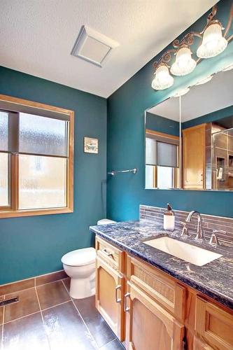 25 Ravenscrag Crescent, Norglenwold, AB - Indoor Photo Showing Bathroom