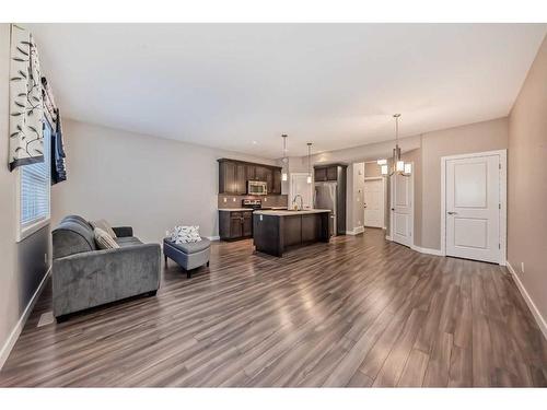 51 Reid Court, Sylvan Lake, AB - Indoor Photo Showing Living Room