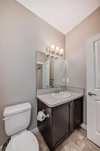 51 Reid Court, Sylvan Lake, AB - Indoor Photo Showing Bathroom