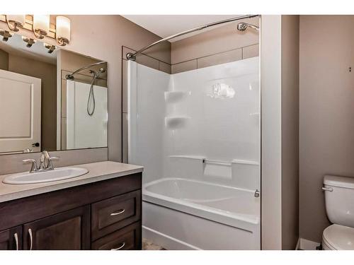 51 Reid Court, Sylvan Lake, AB - Indoor Photo Showing Bathroom