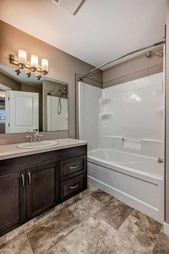 51 Reid Court, Sylvan Lake, AB - Indoor Photo Showing Bathroom