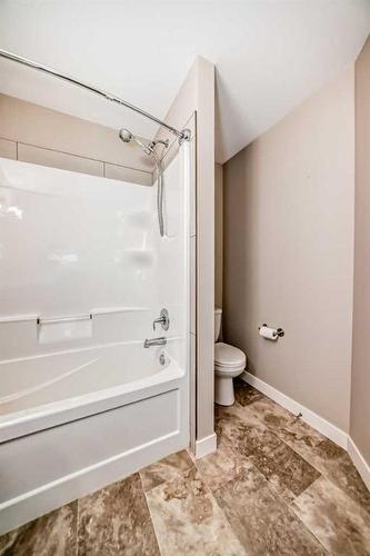 51 Reid Court, Sylvan Lake, AB - Indoor Photo Showing Bathroom