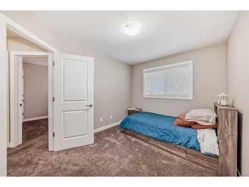 51 Reid Court, Sylvan Lake, AB - Indoor Photo Showing Bedroom