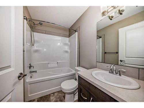 51 Reid Court, Sylvan Lake, AB - Indoor Photo Showing Bathroom