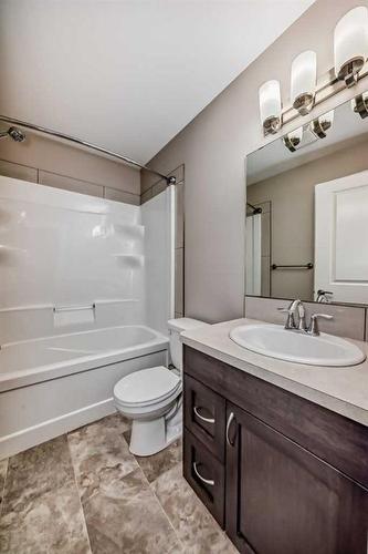 51 Reid Court, Sylvan Lake, AB - Indoor Photo Showing Bathroom