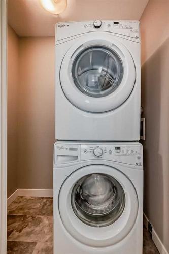 51 Reid Court, Sylvan Lake, AB - Indoor Photo Showing Laundry Room