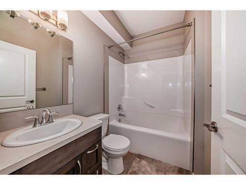 51 Reid Court, Sylvan Lake, AB - Indoor Photo Showing Bathroom