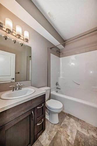 51 Reid Court, Sylvan Lake, AB - Indoor Photo Showing Bathroom