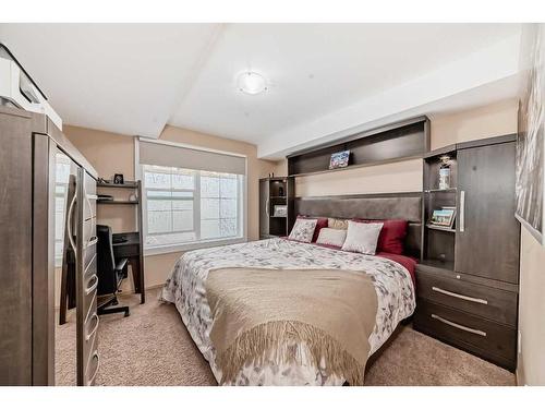 1015-31 Jamieson Avenue, Red Deer, AB - Indoor Photo Showing Bedroom