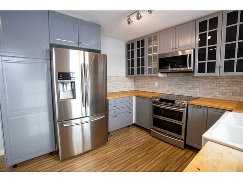 9 2 Street South, Edberg, AB - Indoor Photo Showing Kitchen