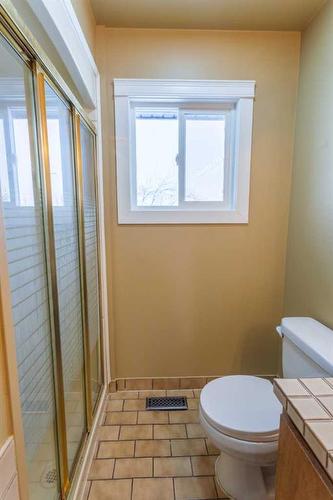 9 2 Street South, Edberg, AB - Indoor Photo Showing Bathroom