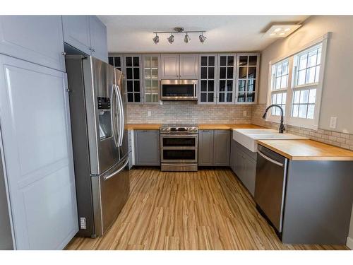 9 2 Street South, Edberg, AB - Indoor Photo Showing Kitchen With Upgraded Kitchen