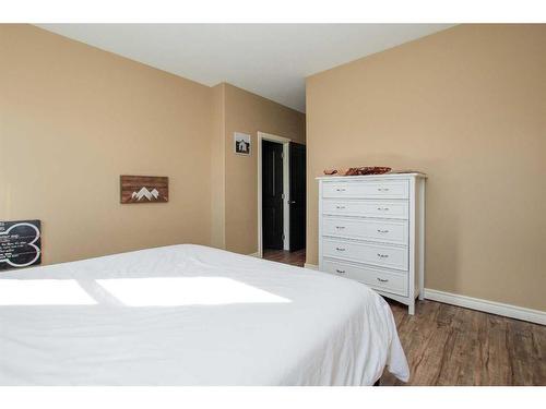 7123 Henner'S Road, Lacombe, AB - Indoor Photo Showing Bedroom