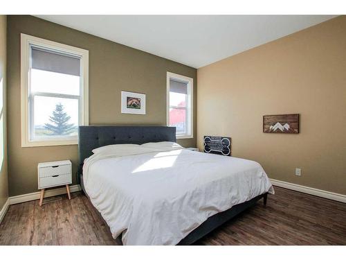 7123 Henner'S Road, Lacombe, AB - Indoor Photo Showing Bedroom