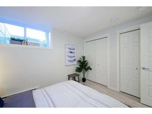 704-135 Mahogany Parade Se, Calgary, AB - Indoor Photo Showing Bedroom