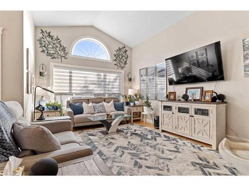 116 Ingle Close, Red Deer, AB - Indoor Photo Showing Living Room