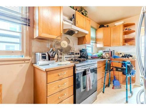 144 Tamarac Boulevard, Springbrook, AB - Indoor Photo Showing Kitchen