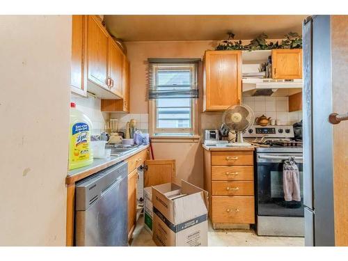 144 Tamarac Boulevard, Springbrook, AB - Indoor Photo Showing Kitchen