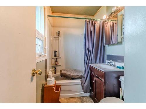 144 Tamarac Boulevard, Springbrook, AB - Indoor Photo Showing Bathroom