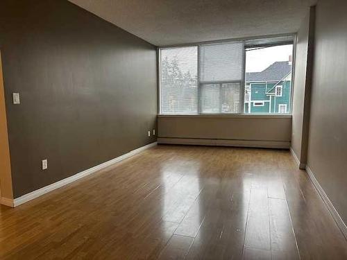 111-4820 47 Avenue, Red Deer, AB - Indoor Photo Showing Other Room