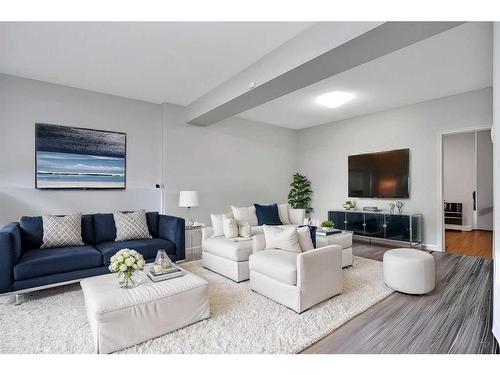 5 Landsdown Green, Sylvan Lake, AB - Indoor Photo Showing Living Room