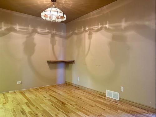 4809 51 Street, Sedgewick, AB - Indoor Photo Showing Bathroom