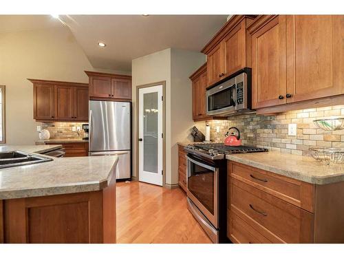 29 Parkland Crescent, Parkland Beach, AB - Indoor Photo Showing Kitchen With Double Sink With Upgraded Kitchen